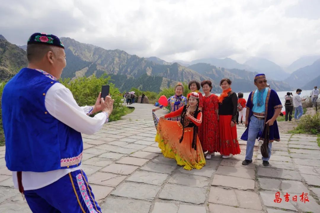 天山天池旅游攻略_乌鲁木齐天池旅游攻略_天池和天山大峡谷