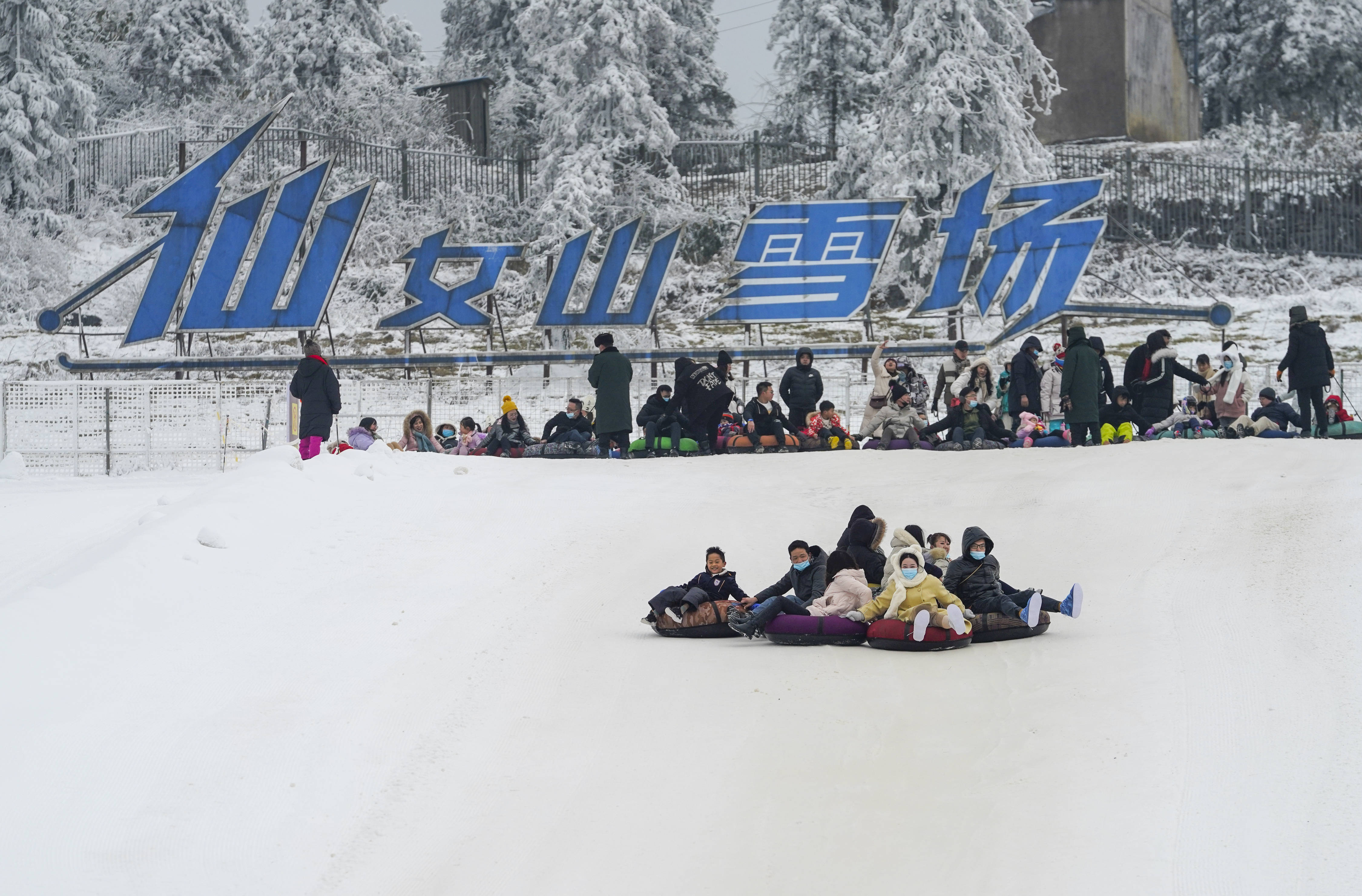 小寨天坑和武隆天坑_武隆天坑旅游攻略_广西天坑约驴友探洞旅游攻略