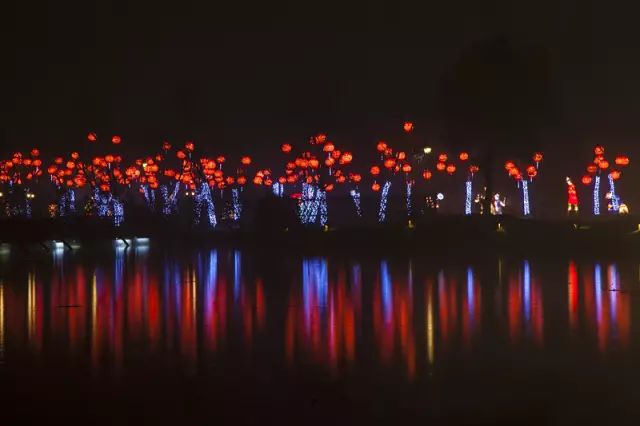 北京晚上哪里好玩_北京春节晚上哪里好玩的景点_春节到香港那些景点好玩?