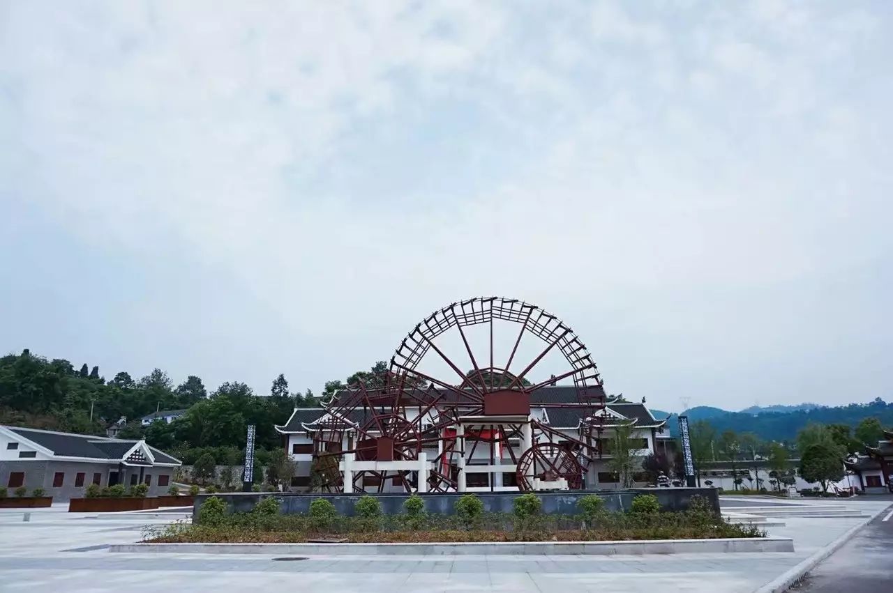 宜昌朝天吼漂流旅游攻略_宜昌朝天吼漂流需要带雨衣吗_宜昌市区到朝天吼漂流路线