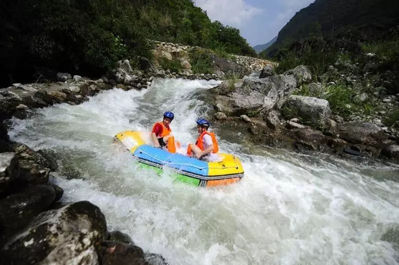 宜昌市区到朝天吼漂流路线_宜昌朝天吼漂流旅游攻略_宜昌朝天吼漂流需要带雨衣吗