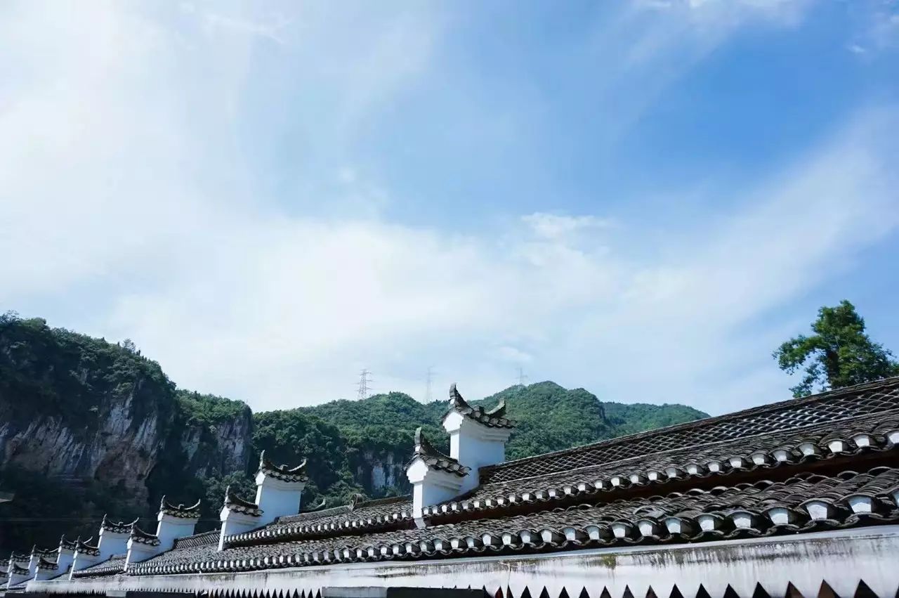 宜昌朝天吼漂流需要带雨衣吗_宜昌市区到朝天吼漂流路线_宜昌朝天吼漂流旅游攻略