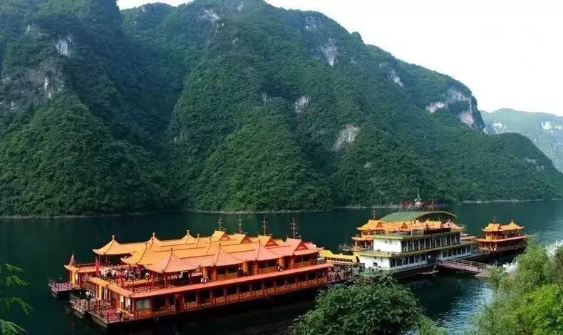 宜昌朝天吼漂流需要带雨衣吗_宜昌市区到朝天吼漂流路线_宜昌朝天吼漂流旅游攻略