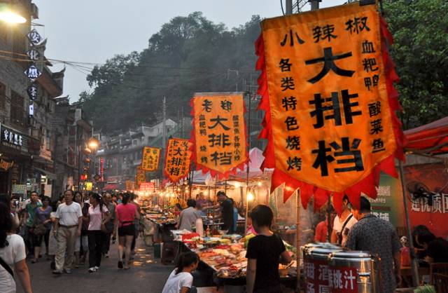 凤凰旅游攻略古城_湖南凤凰古城和张家界最新的旅游实用攻略海拔高度_张家界凤凰旅游攻略最新版