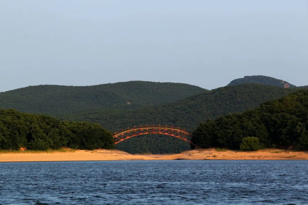 五大连池和镜泊湖旅游攻略_五大连池与镜泊湖哪个好玩_五大连池镜泊湖