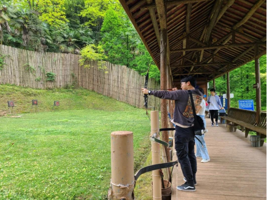 大邑鹤鸣山山崖营基地_大邑县的鹤鸣山_大邑鹤鸣山游玩攻略