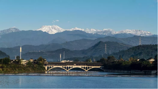 大邑鹤鸣山山崖营基地_大邑鹤鸣山游玩攻略_大邑县的鹤鸣山