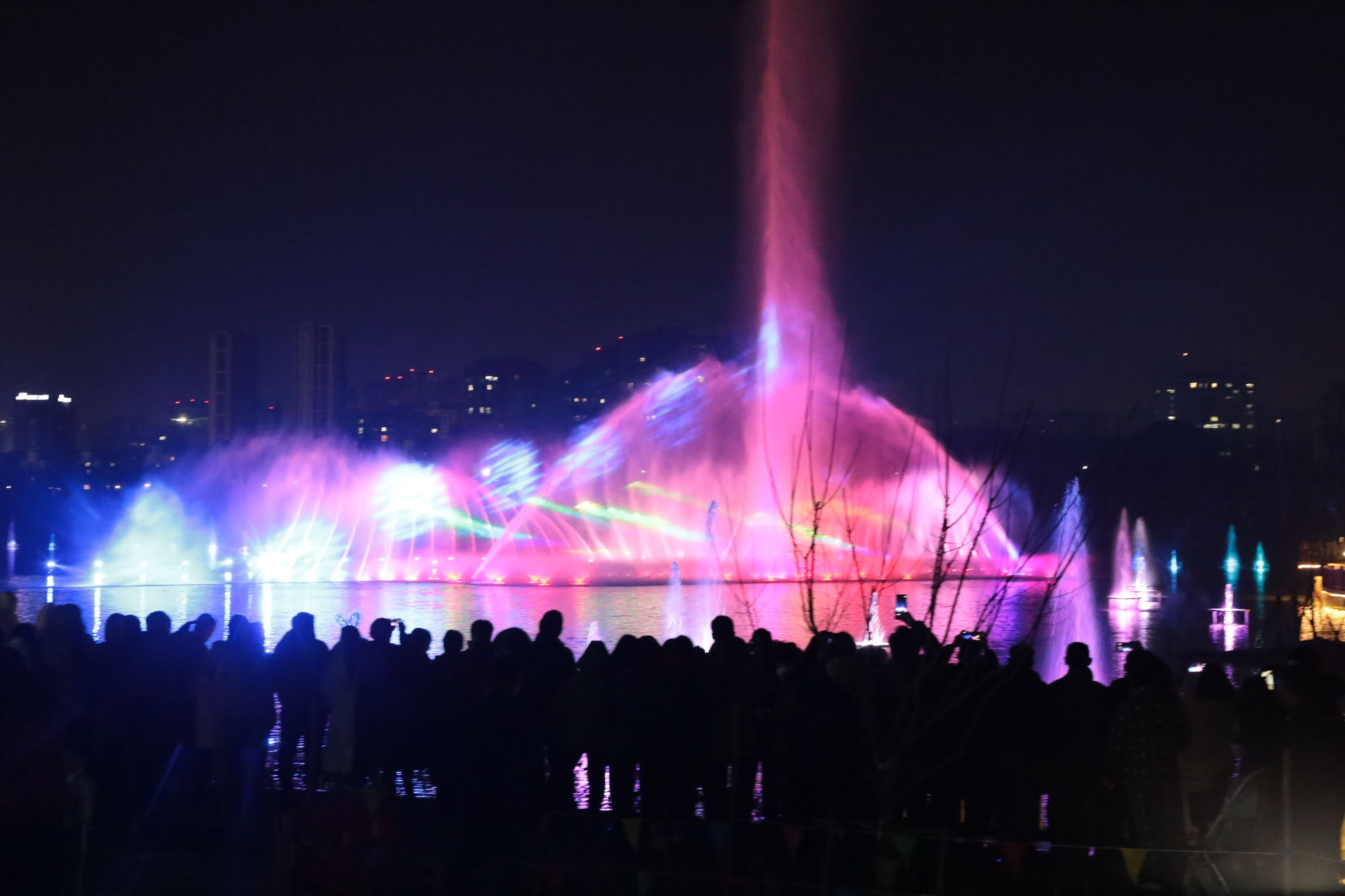 江夏区晚上玩的地方_江夏区夜市有哪些_江夏区晚上好玩的地方