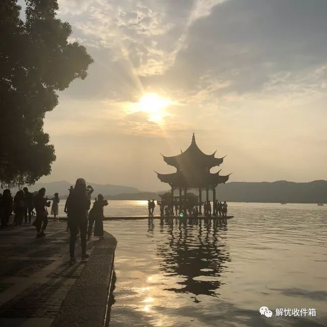 杭州西湖游玩住宿攻略_西湖旅游住宿攻略_杭州西湖住宿推荐