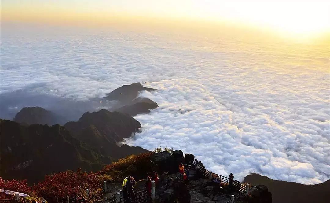 峨眉山冬季徒步_冬季四川峨眉山旅游攻略_四川峨眉山冬季游玩攻略