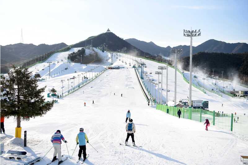 南山滑雪场“扎”进雪场8成新春“仪式感”