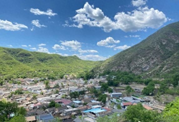 北京古村爨底下村风景怎么样_北京最美村庄爨底下村_北京爨底下村旅游攻略