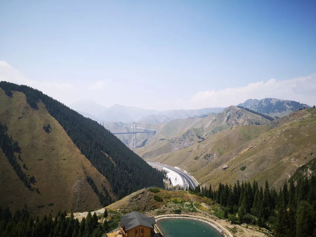 赛里木湖旅拍_赛里木湖旅游攻略_赛里木湖旅游景点费用