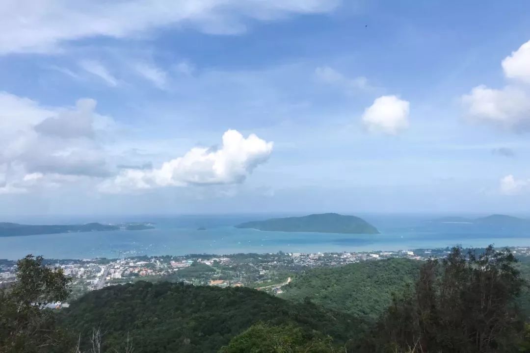 带父母出国旅游该注意哪些事项_暑假想带父母出国游去哪里玩好_带父母出国旅游去哪里