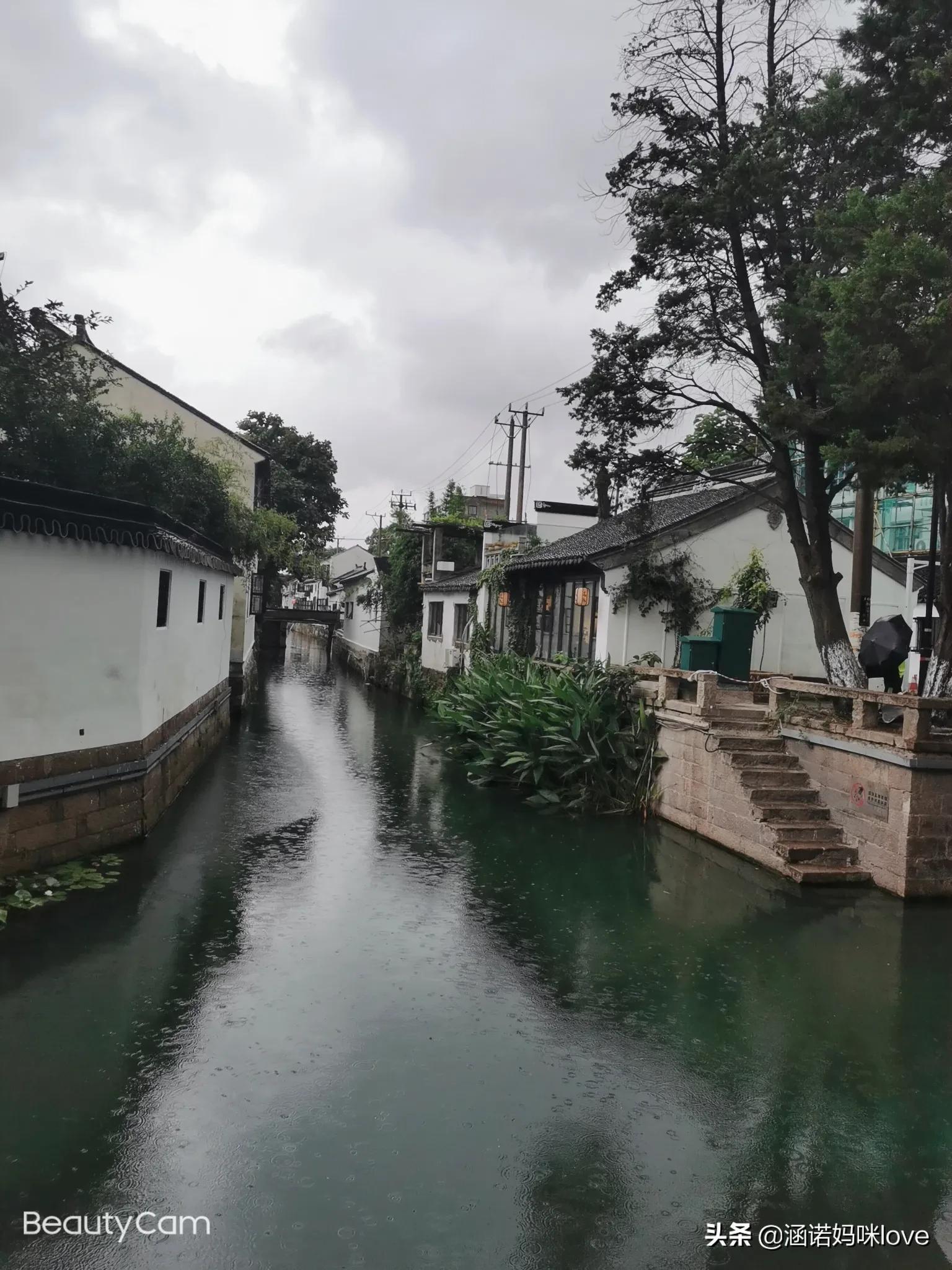 雨中的苏州别有一番韵味，果然没让我们失望