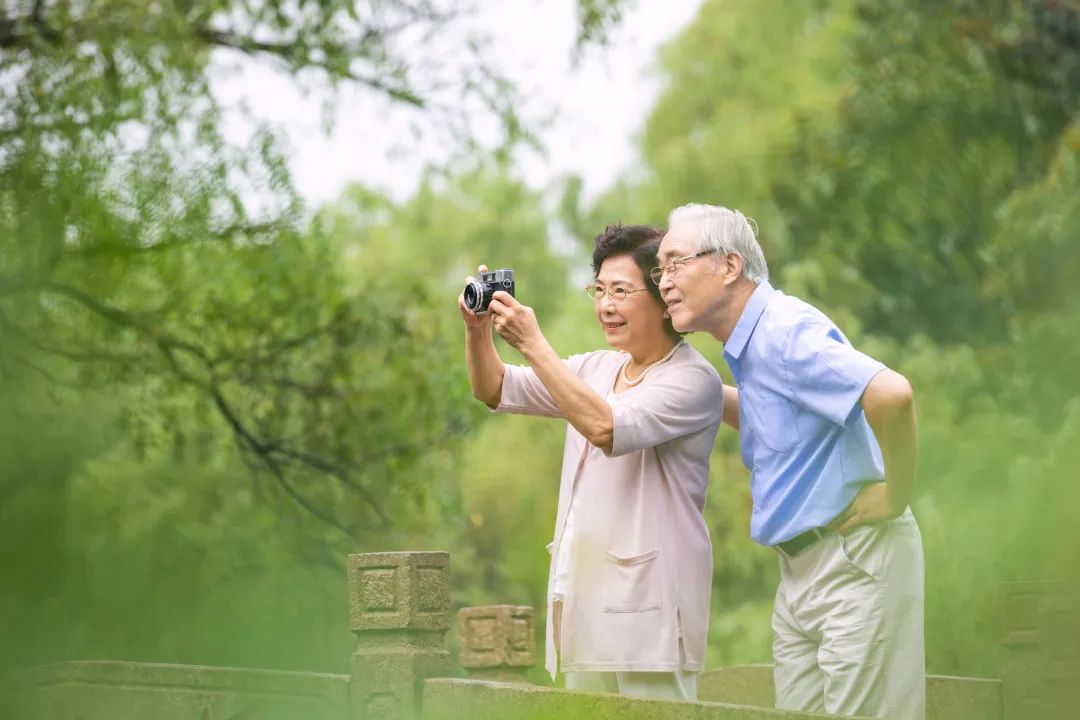 出国旅游老年人规定了年龄吗_老年人出国旅游的好处_老人出国年龄限制