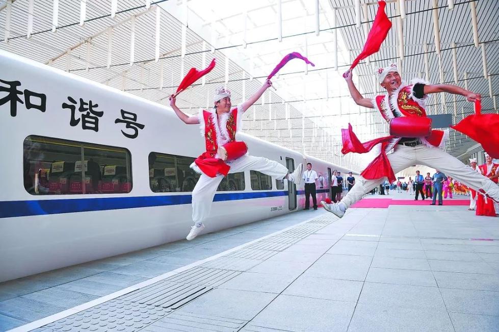 2022年陕西开行首趟高铁学生专列运输学生5521名