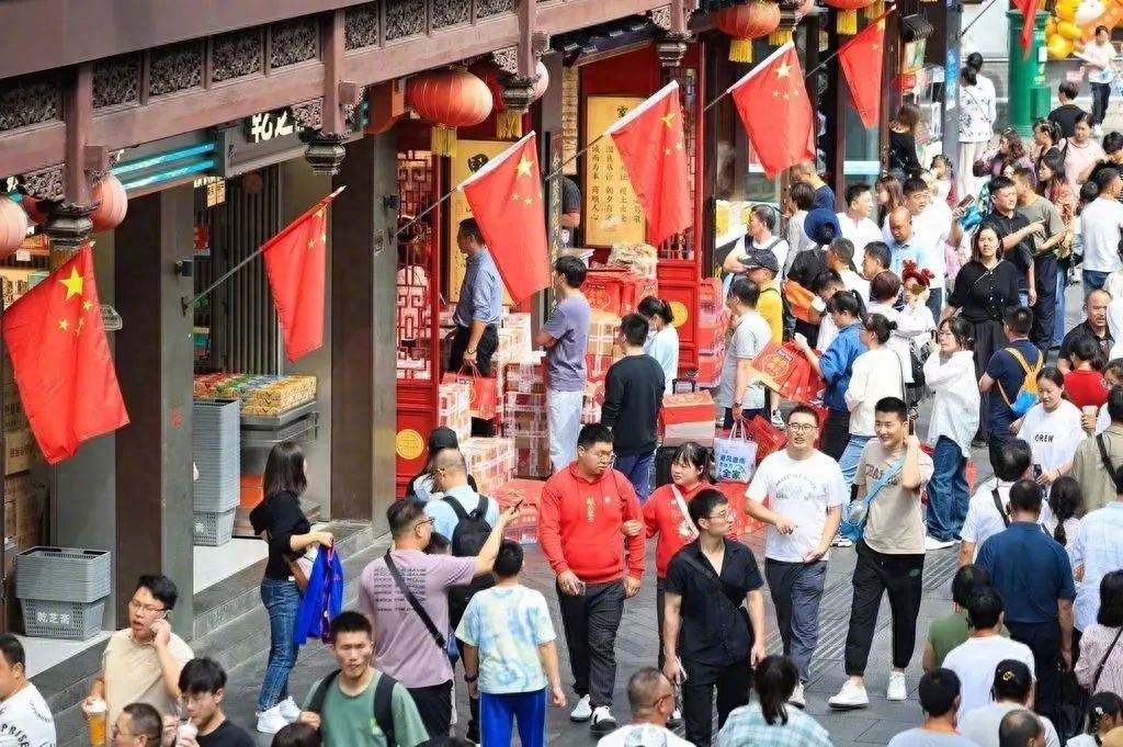 国内旅游人均花费_国内旅游人均花费如何计算_人均花费旅游国内多少