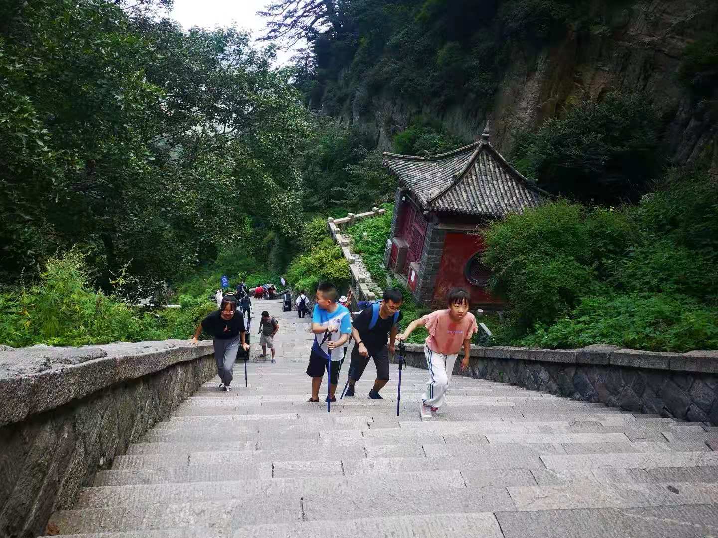 春节爬泰山攻略_爬泰山攻略游玩攻略_白天爬泰山攻略