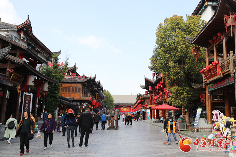 湖北恩施州旅游热度不减错峰出行前来领略武陵山冬季美景