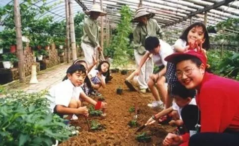 大芬油画村玩多久_大芬油画村画一幅画多少钱_大芬油画村游玩攻略