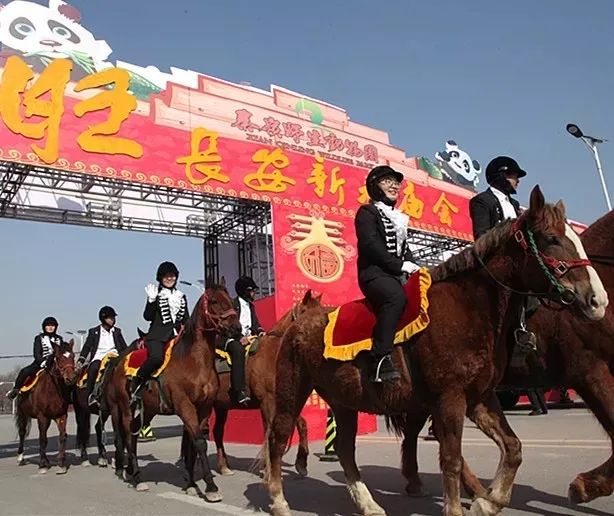 西安周边春节好玩的地方_春节成都周边哪里好玩_离西安不远的周边身份的好玩地方