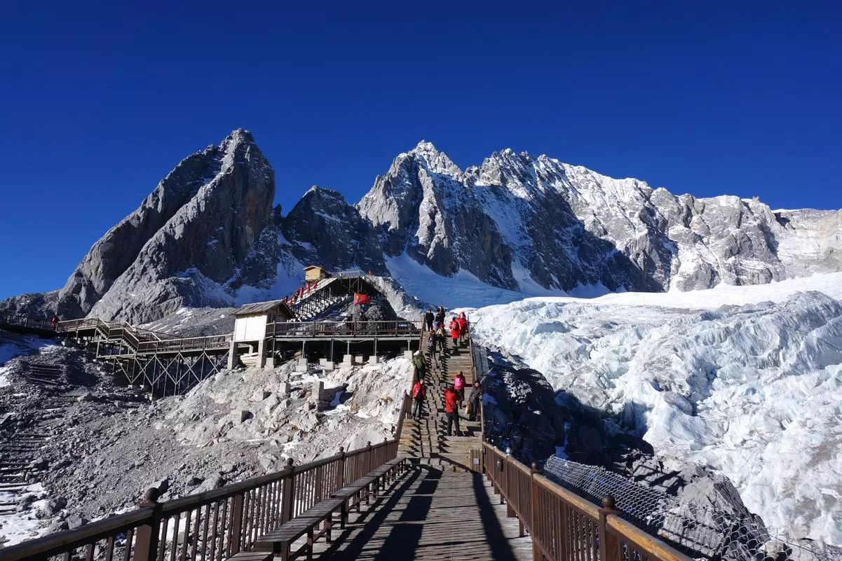 玉龙雪山山路_玉龙雪山雪山_玉龙雪山了旅游攻略