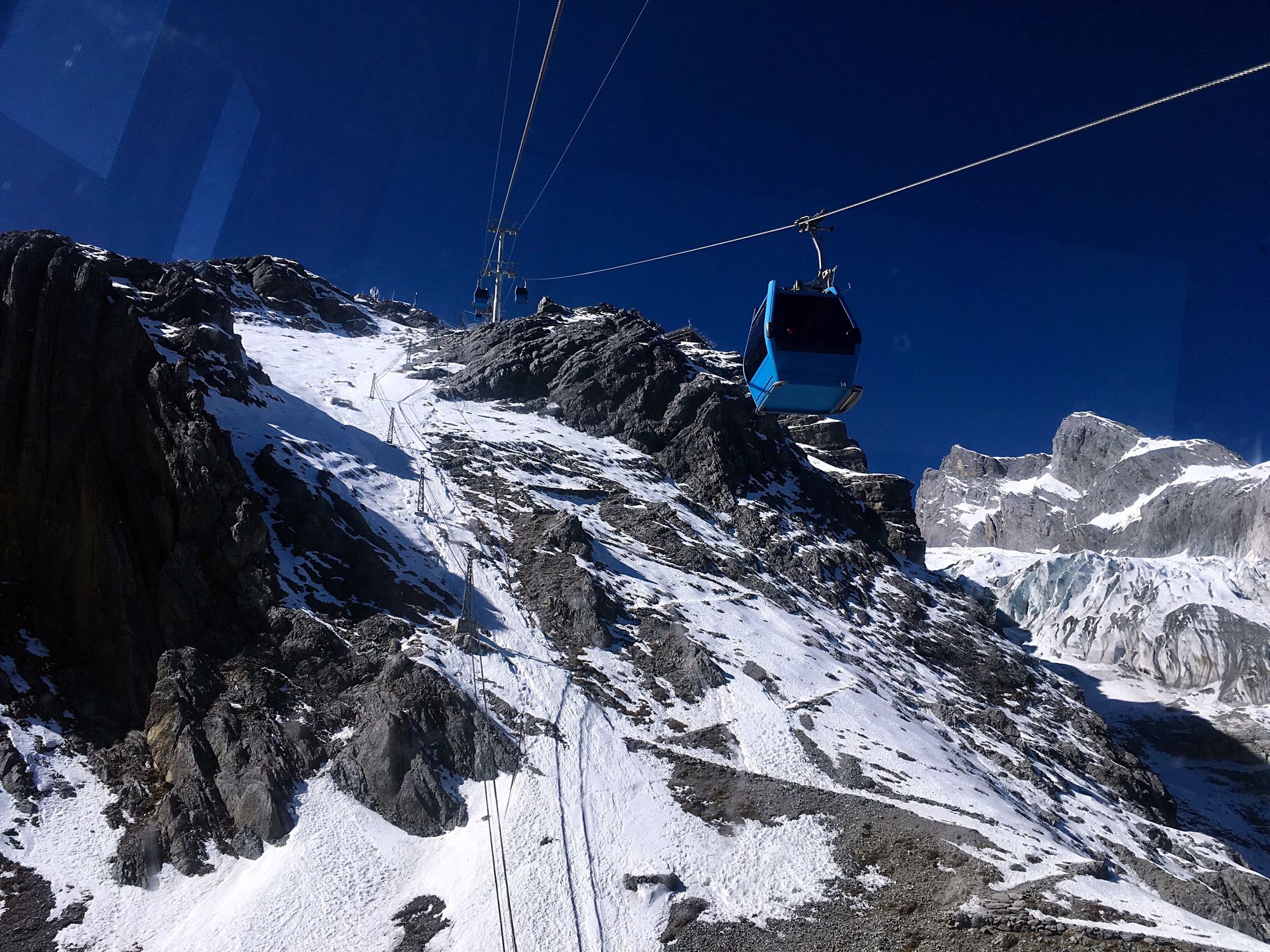 玉龙雪山了旅游攻略_玉龙雪山山路_玉龙雪山雪山